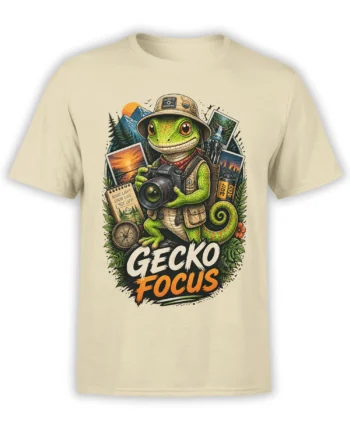 Green gecko photographer holding a camera with mountain scenes and GECKO FOCUS text on a beige shirt
