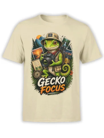 Green gecko photographer holding a camera with mountain scenes and GECKO FOCUS text on a beige shirt